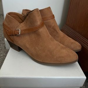 Old Navy ankle booties with zipper opening Camel color size 9 - normal wear